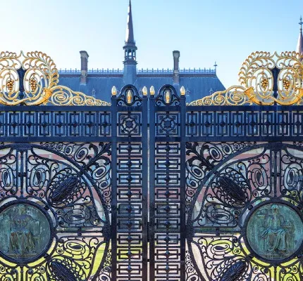 Bezoek het Vredespaleis tijdens je bijzondere overnachting in Den Haag