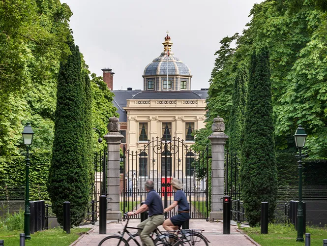 Fiets en wandelroutes in Den Haag langs historische gebouwen